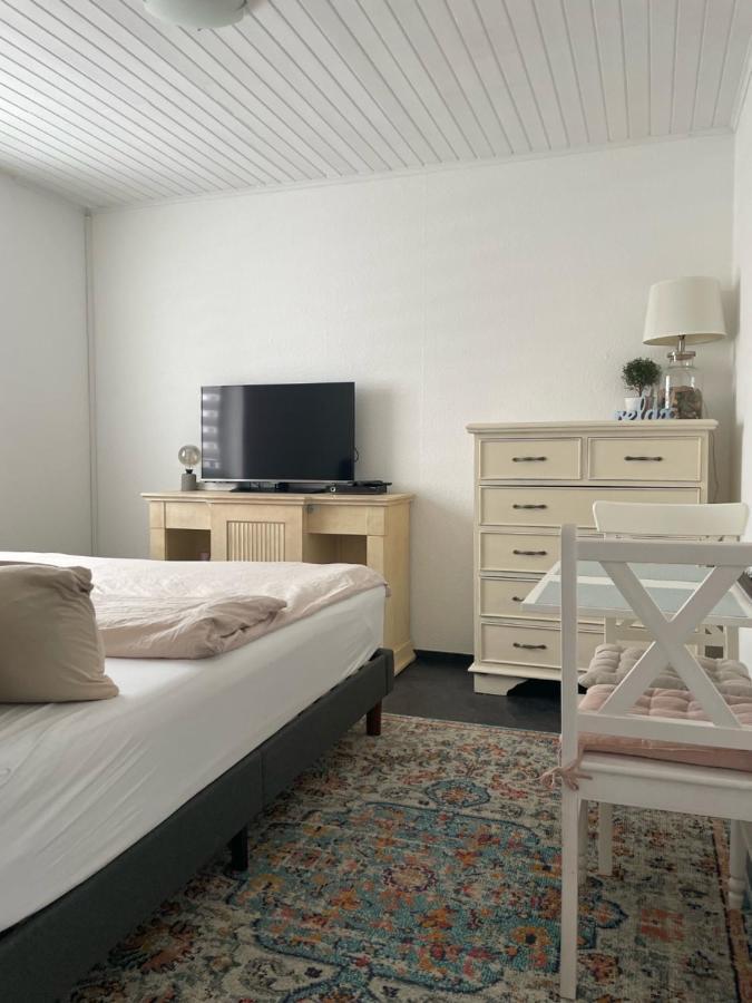 Apartamento 1 Zimmer, Küche und Bad  Taunusstein Exterior foto